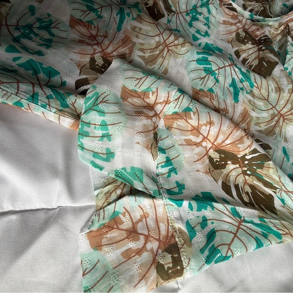 Jane + Delancey Tropical Leaf Print Button Up Shirt Size Medium - Picture 3 of 8